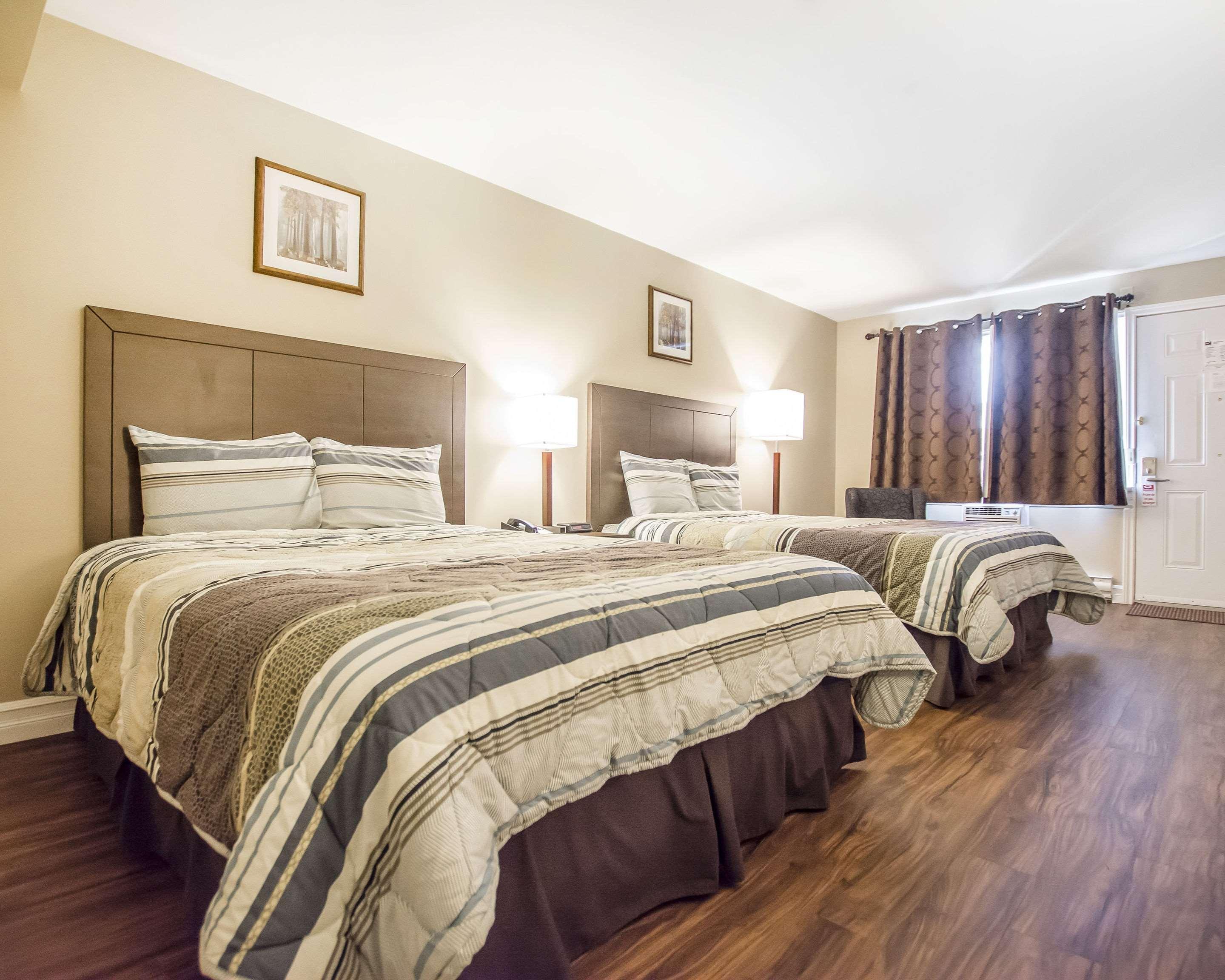 Econo Lodge Мирамичи Екстериор снимка