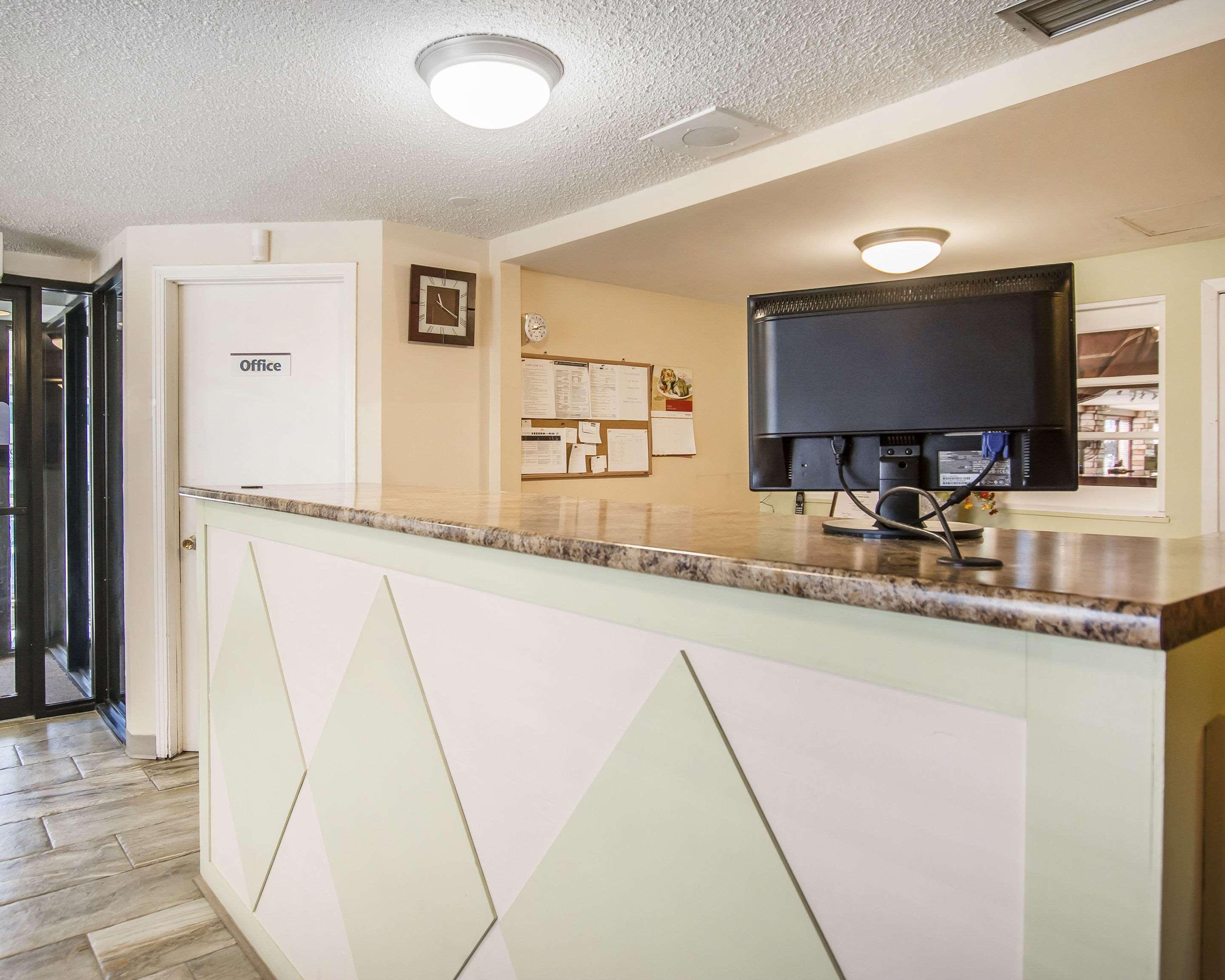 Econo Lodge Мирамичи Екстериор снимка