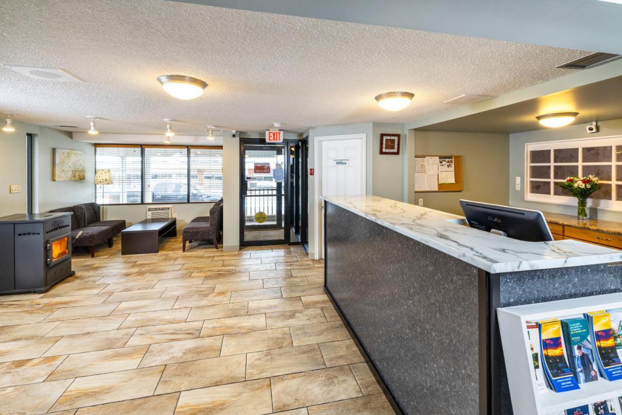 Econo Lodge Мирамичи Екстериор снимка