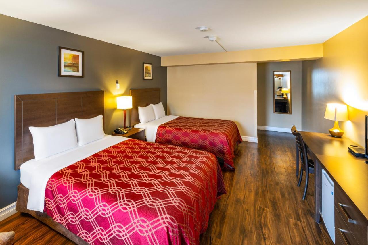Econo Lodge Мирамичи Екстериор снимка