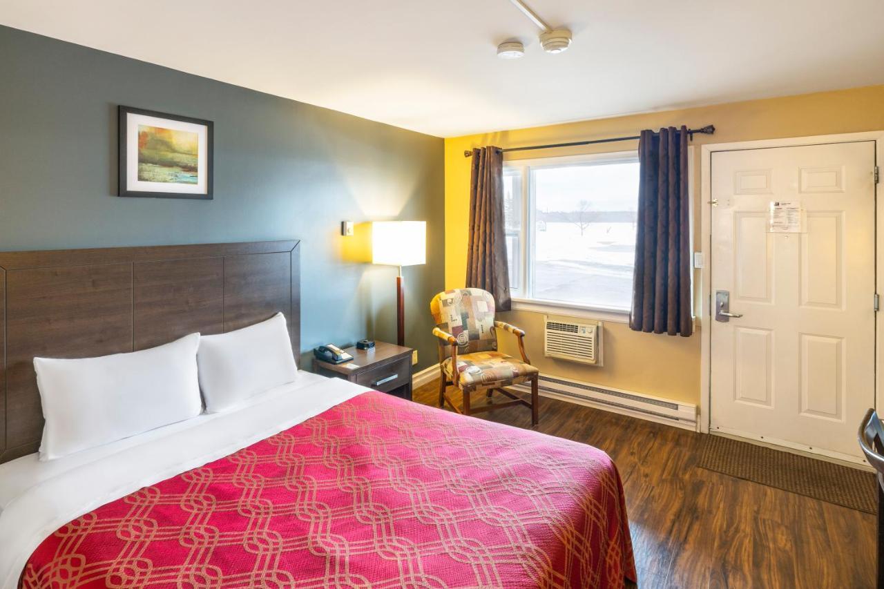 Econo Lodge Мирамичи Екстериор снимка