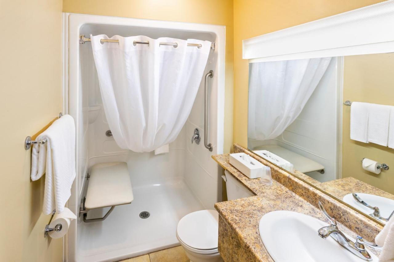 Econo Lodge Мирамичи Екстериор снимка