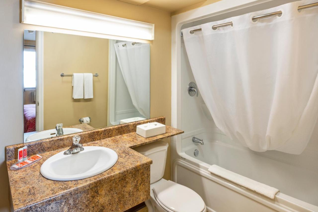 Econo Lodge Мирамичи Екстериор снимка