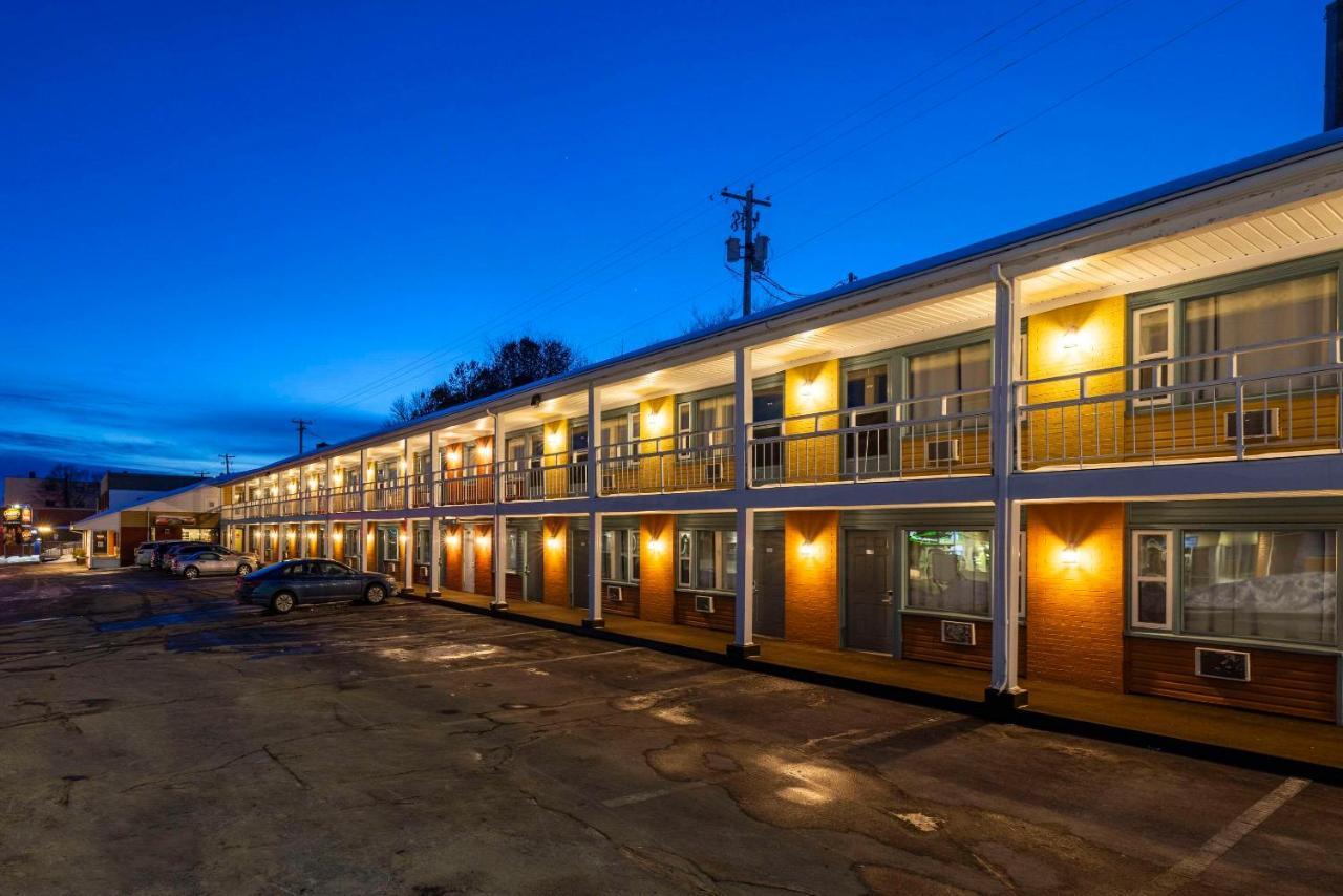 Econo Lodge Мирамичи Екстериор снимка