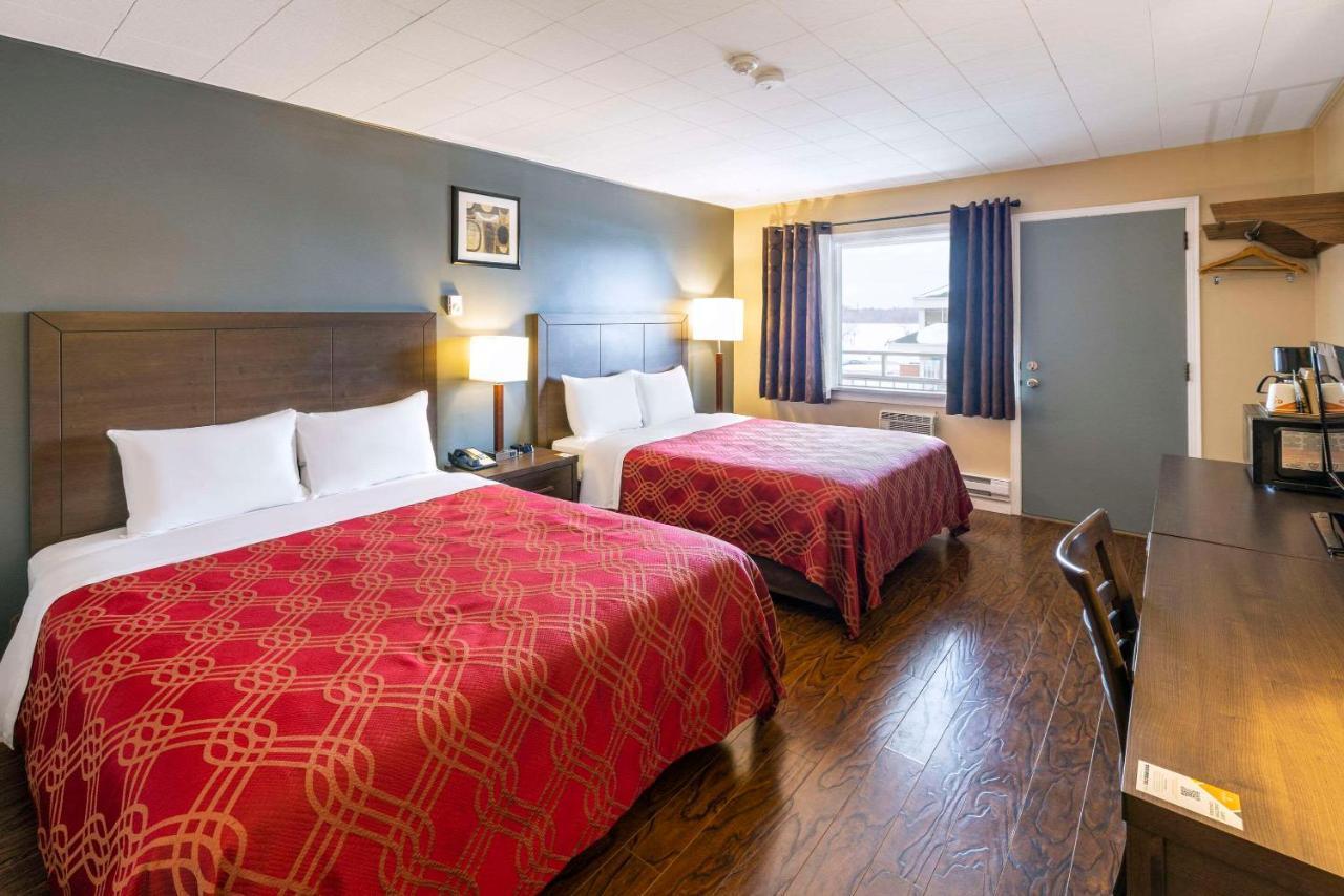 Econo Lodge Мирамичи Екстериор снимка