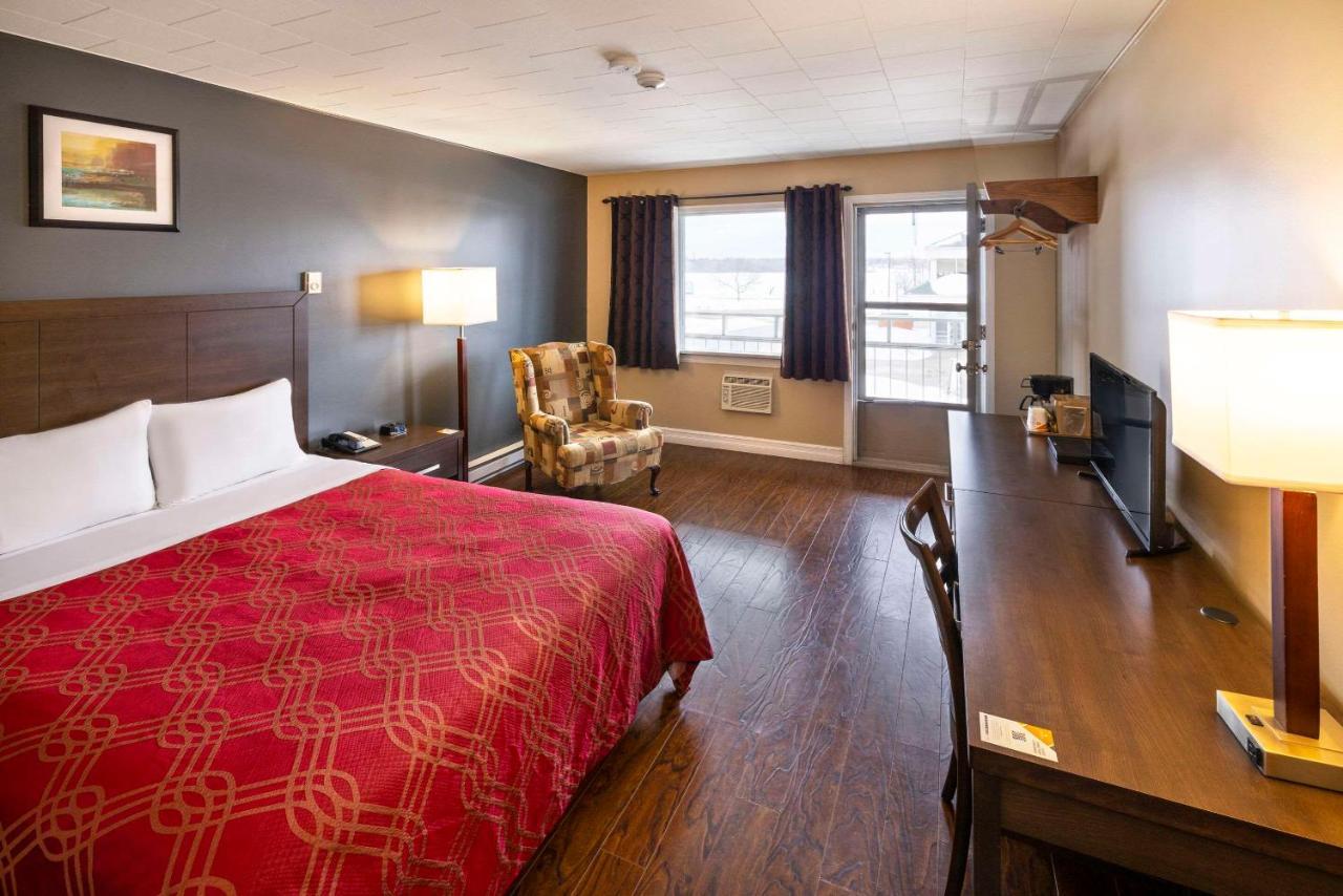 Econo Lodge Мирамичи Екстериор снимка