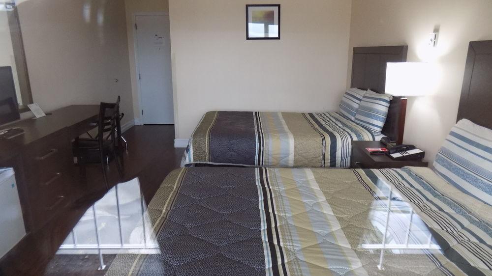 Econo Lodge Мирамичи Екстериор снимка