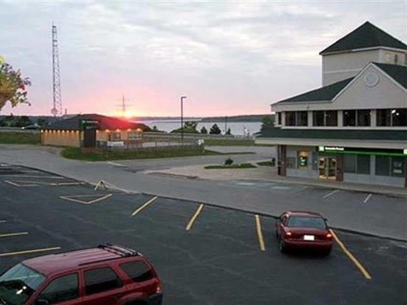 Econo Lodge Мирамичи Екстериор снимка